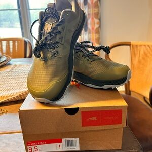 Altra Women’s Lone Peak 8 Green Trail Shoes